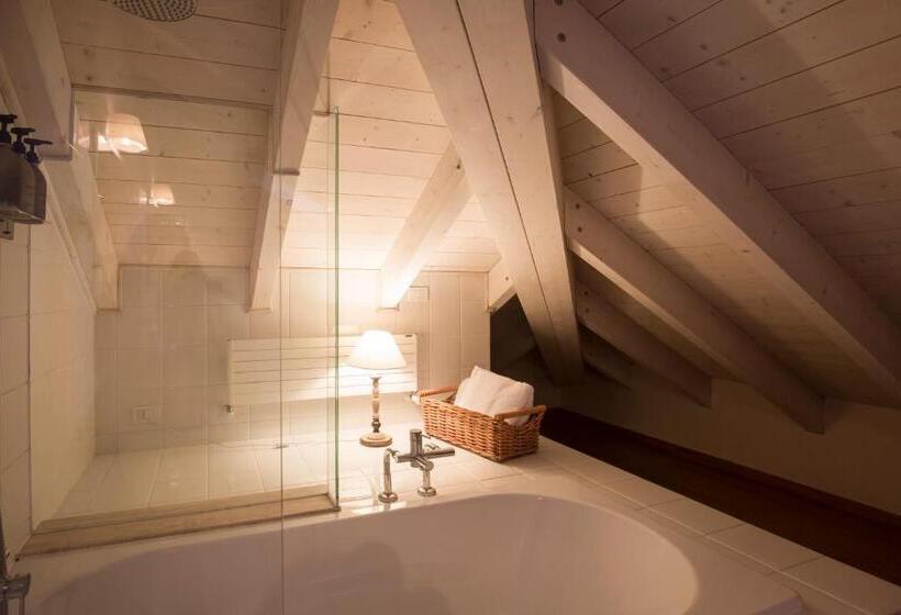 سوییت جونیور, Art Hotel Varese