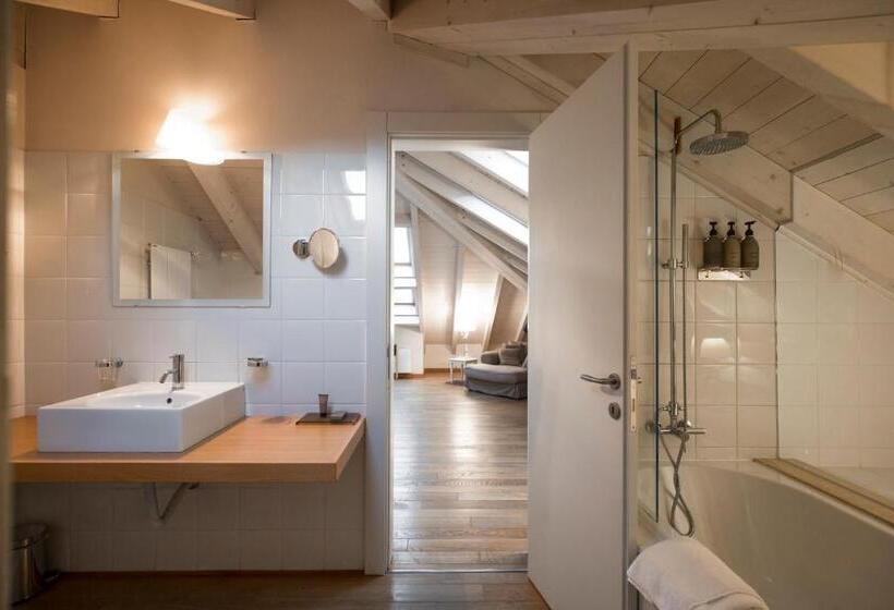سوییت جونیور, Art Hotel Varese
