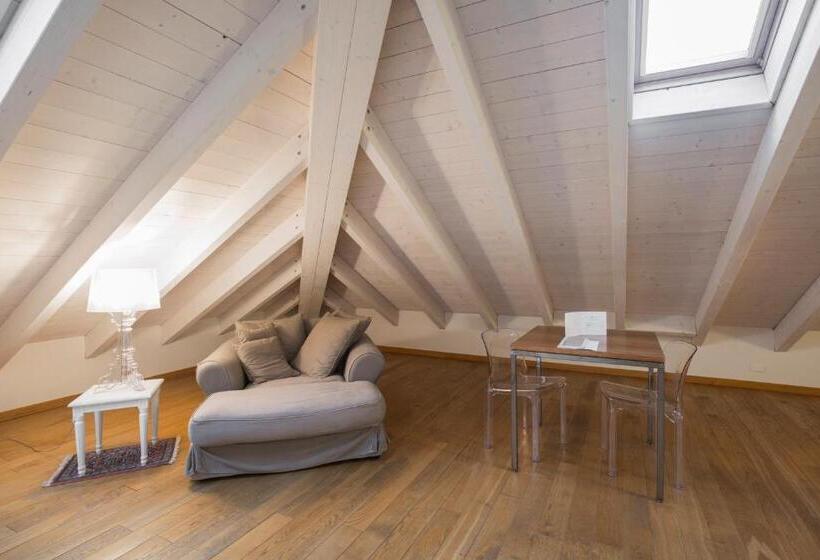 سوییت جونیور, Art Hotel Varese