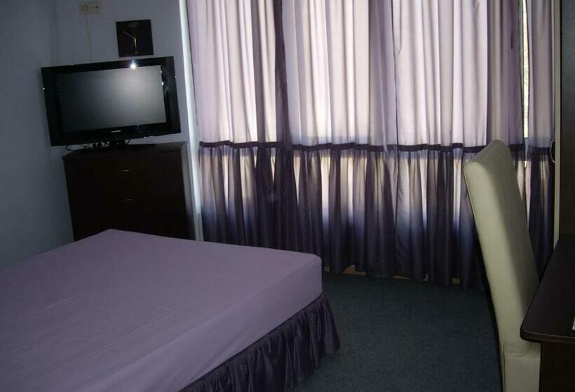 سوییت جونیور, Family Hotel Avramov