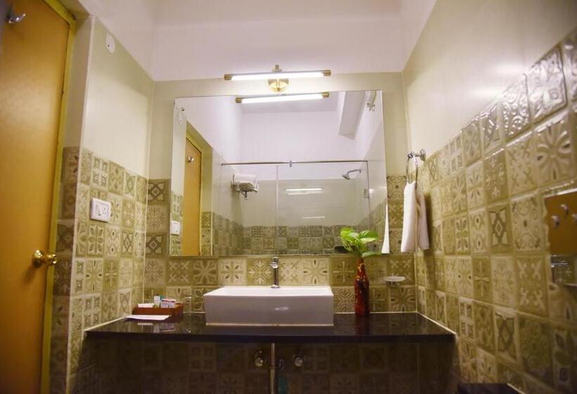 家庭间, Coorg International