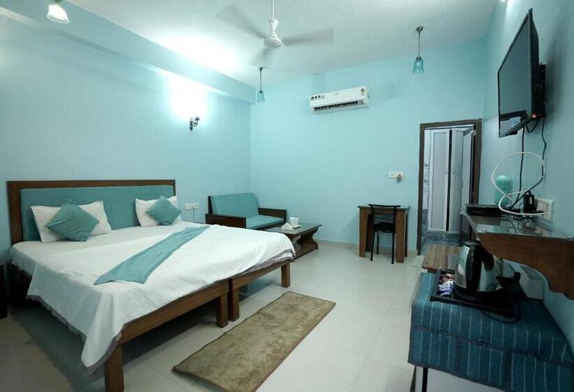Quarto Deluxe, Devendragarh Palace   Luxury Paying Guest House