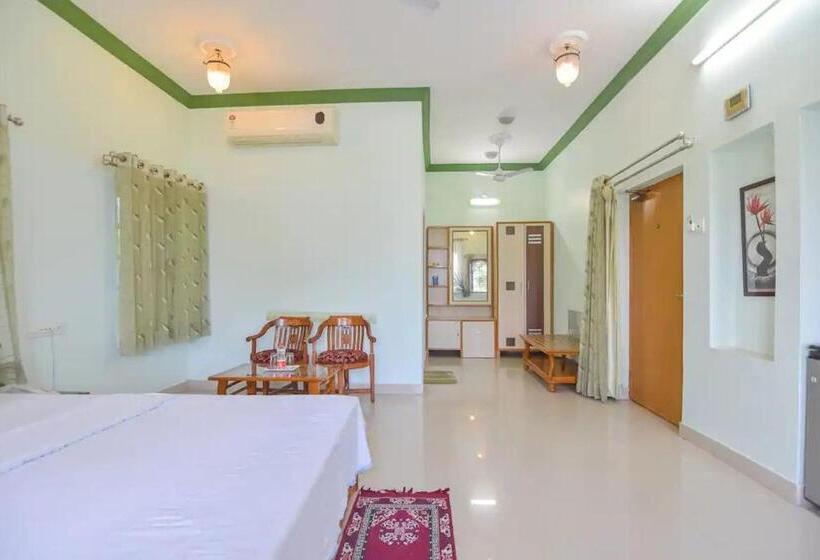 Suite with lake view, Devendragarh Palace   Luxury Paying Guest House