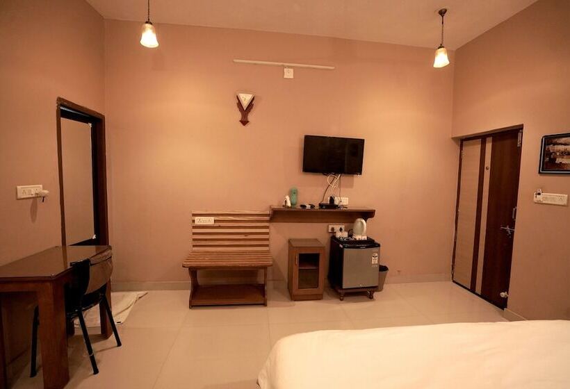 Quarto Deluxe, Devendragarh Palace   Luxury Paying Guest House