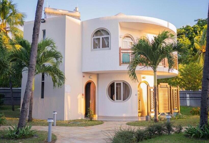 اتاق استاندارد سه نفره, Gold Beach Resort