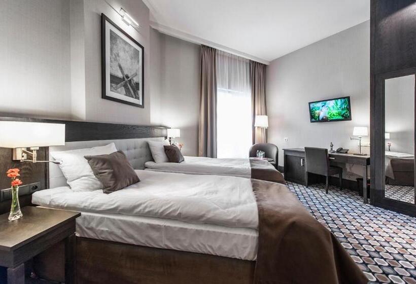 Номер Deluxe, Red Baron Hotel & Restaurant