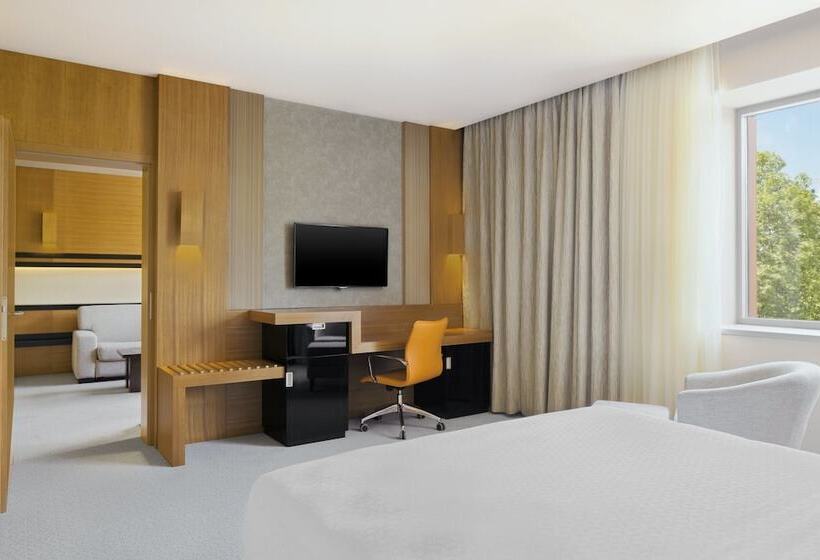 经典套房, Four Points By Sheraton Kecskemét Hotel és Konferenciaközpont