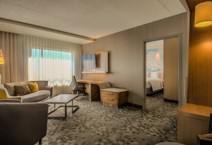 Люкс, Courtyard By Marriott Winnipeg Airport