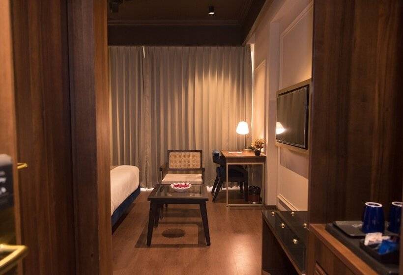 Quarto Deluxe, Historia Royal