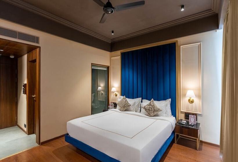 Quarto Deluxe, Historia Royal