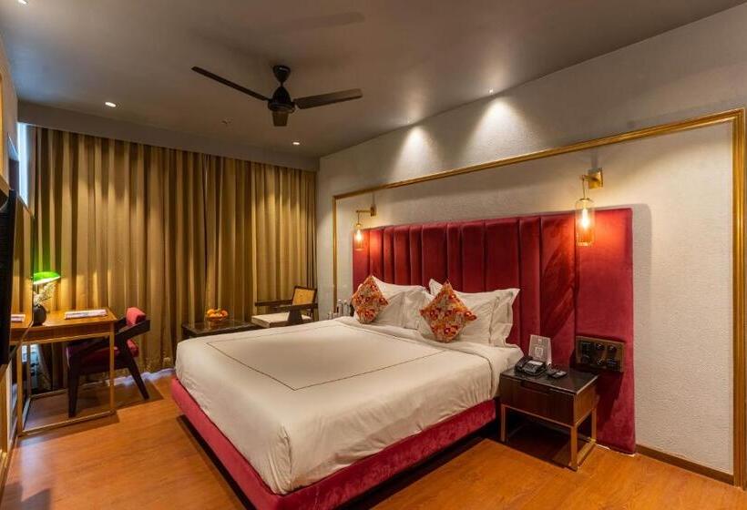 Quarto Deluxe, Historia Royal