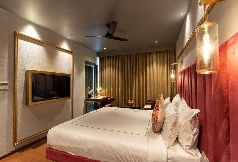 Quarto Deluxe, Historia Royal