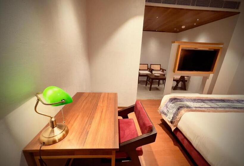Quarto Estandar Cama King, Historia Royal