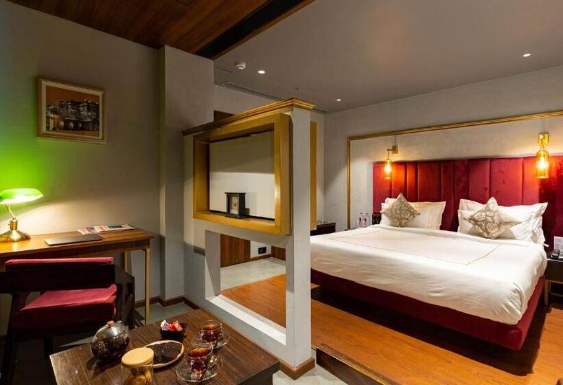 Quarto Estandar Cama King, Historia Royal