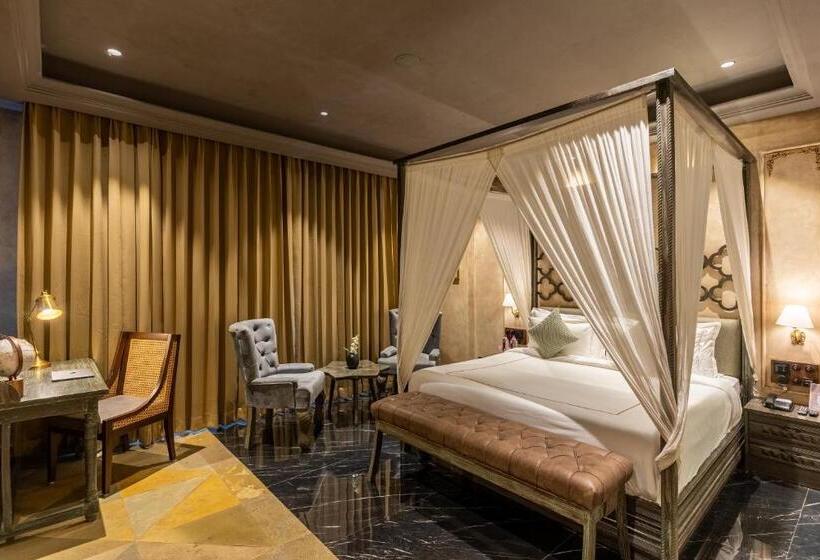 Suíte Cama King, Historia Royal