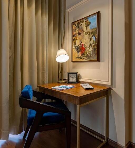 Quarto Deluxe, Historia Royal