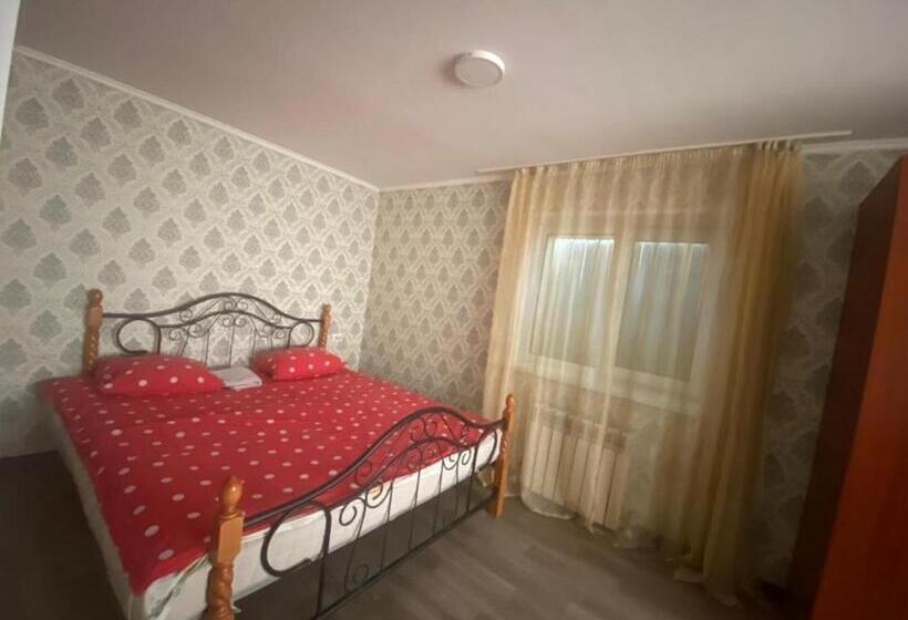 اتاق سوپریور خانوادگی, Assem Hostel Dostyk
