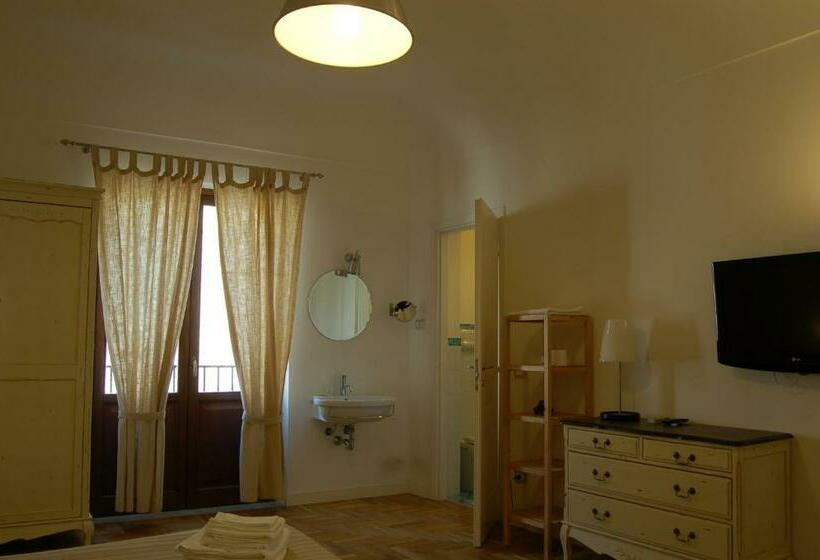标准间, Federico Secondo B&b