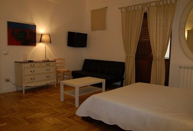 家庭套房, Federico Secondo B&b