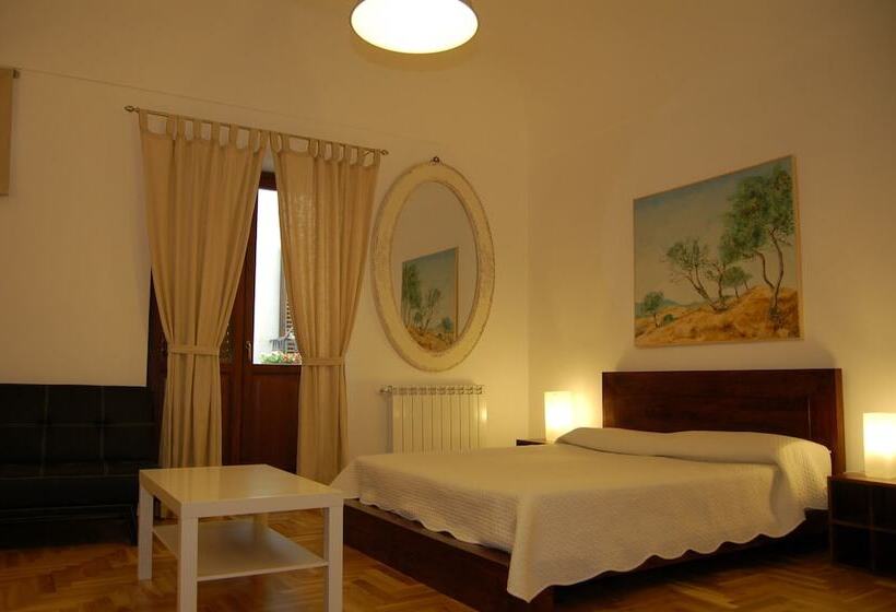 标准间, Federico Secondo B&b