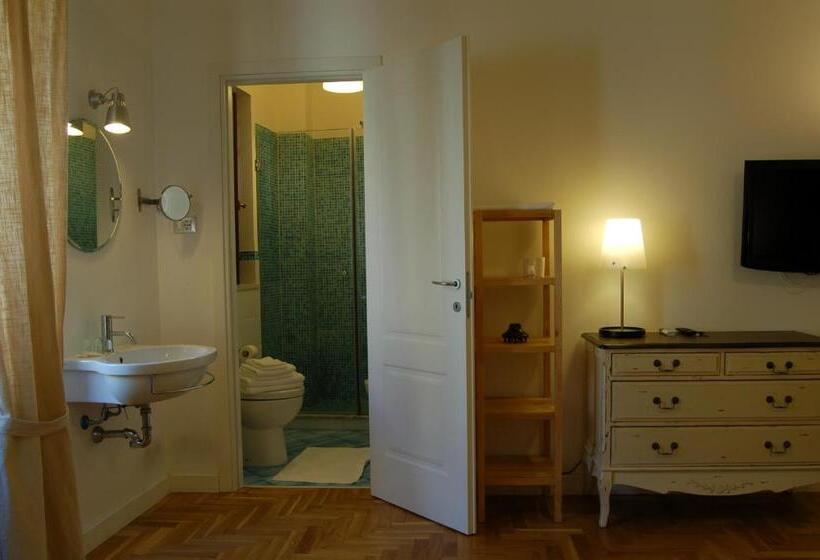 标准间, Federico Secondo B&b