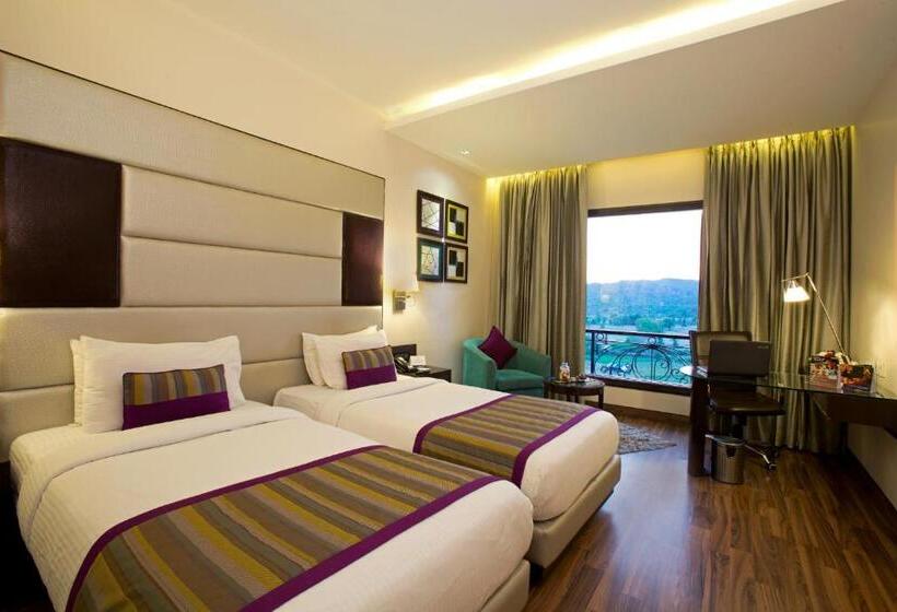 اتاق لوکس, Golden Tulip Chandigarh, Panchkula