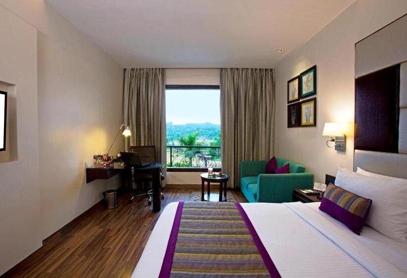 اتاق کلوب با چشم‌انداز, Golden Tulip Chandigarh, Panchkula