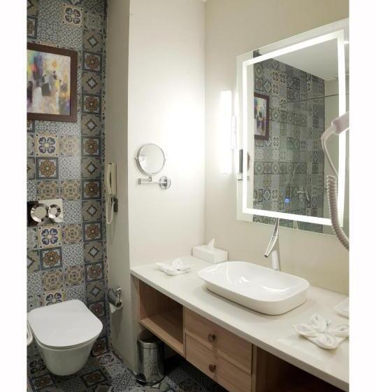 اتاق لوکس, Golden Tulip Chandigarh, Panchkula