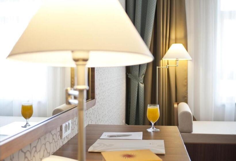 이그제큐티브 룸 킹사이즈 침대, Wyndham Cluj
