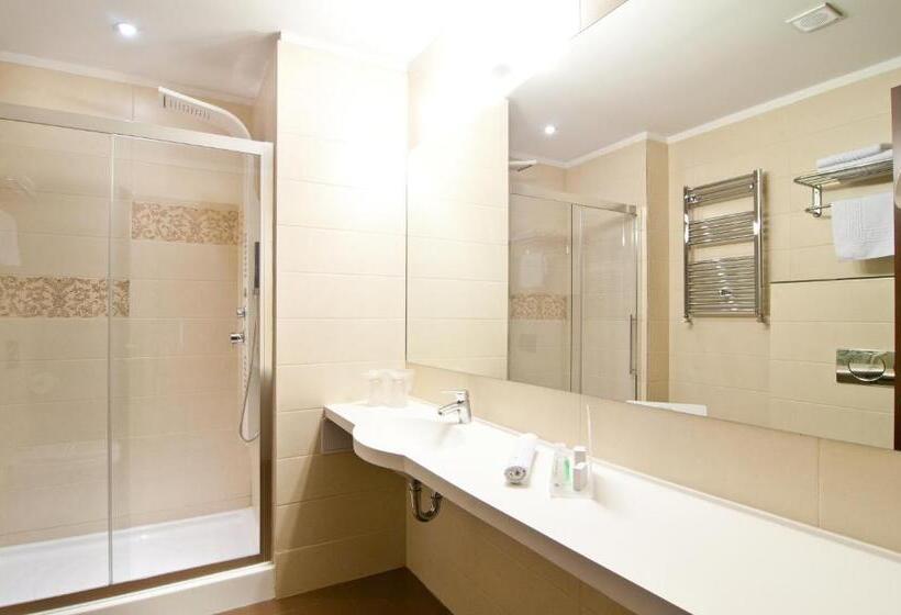 스위트 킹사이즈 침대, Wyndham Cluj