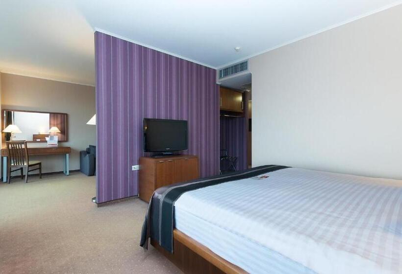 스위트 킹사이즈 침대, Wyndham Cluj