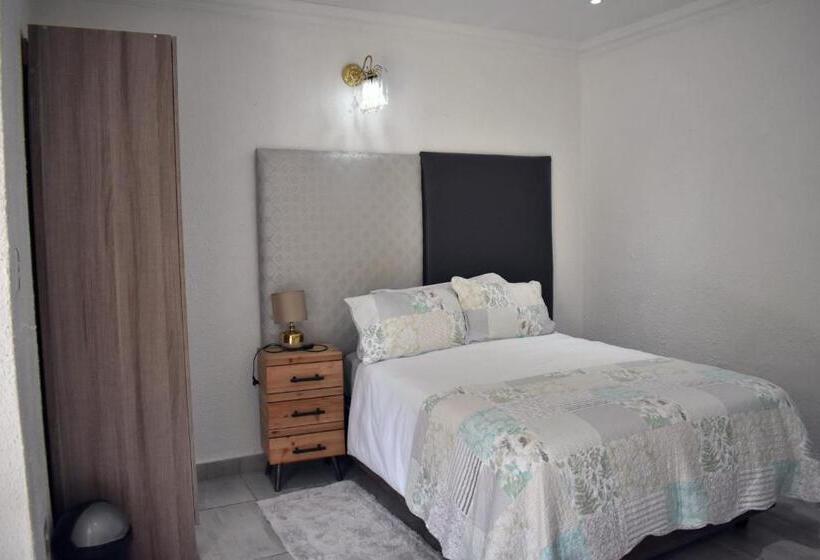 اتاق استاندارد چهار تخته, Iceberg Venue, Guest Lodge & Events Place
