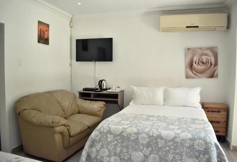 اتاق استاندارد چهار تخته, Iceberg Venue, Guest Lodge & Events Place