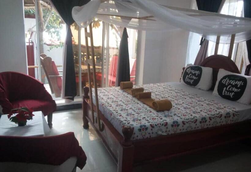Номер Стандарт Трехместный, Room In Bb   Room Ally At The Beach For 2 3 Guests