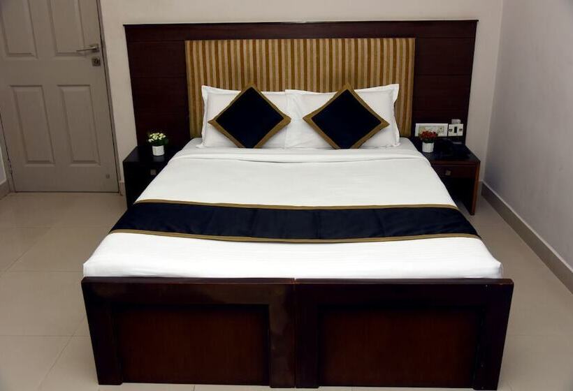 Номер Deluxe, Pearl International