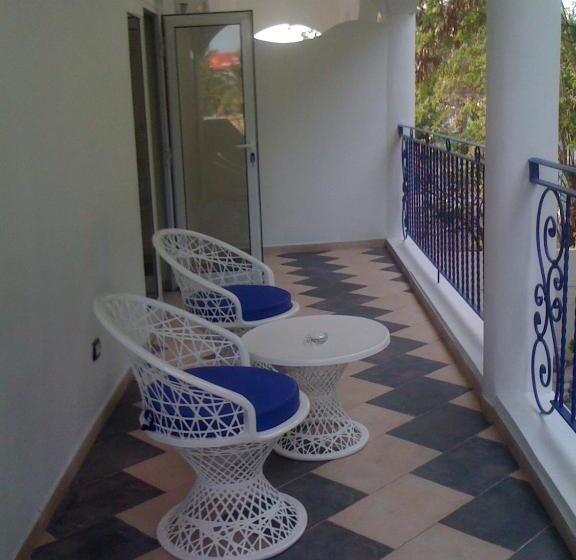 Escritório Estándar, Villa Capri