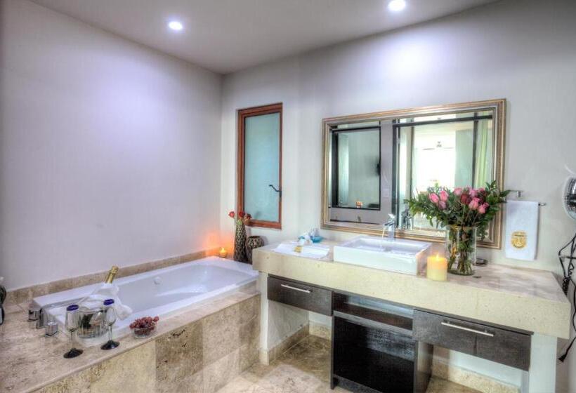 3 Bedroom Suite, Vallarta Shores Beach