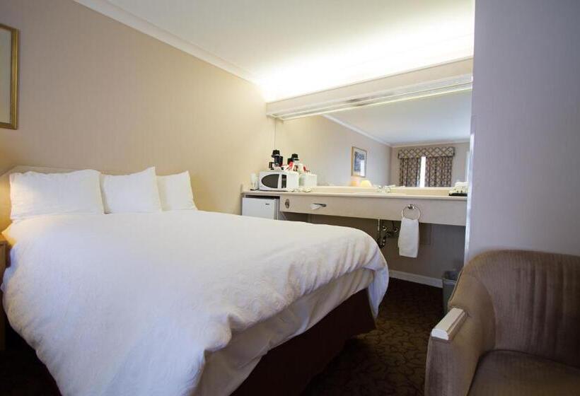 带2个双人床的标准工作室, Glenwood Inn & Suites