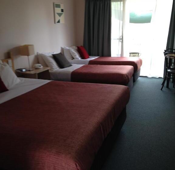 패밀리 룸, Rose Garden Motel