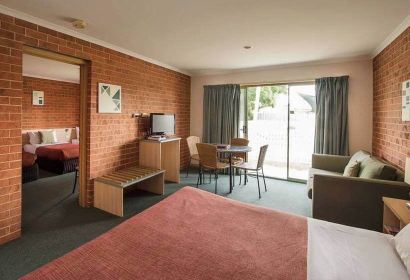 패밀리 룸, Rose Garden Motel