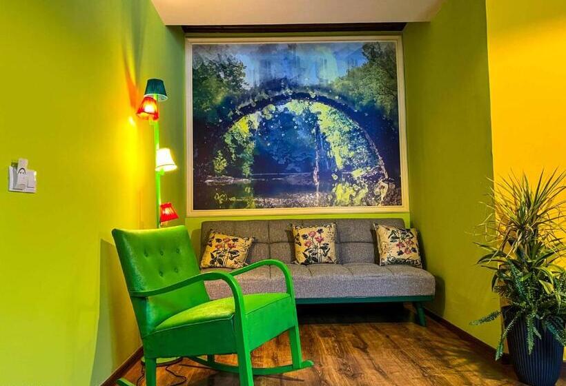 Полулюкс с Балконом, Art E Boutique Rooms