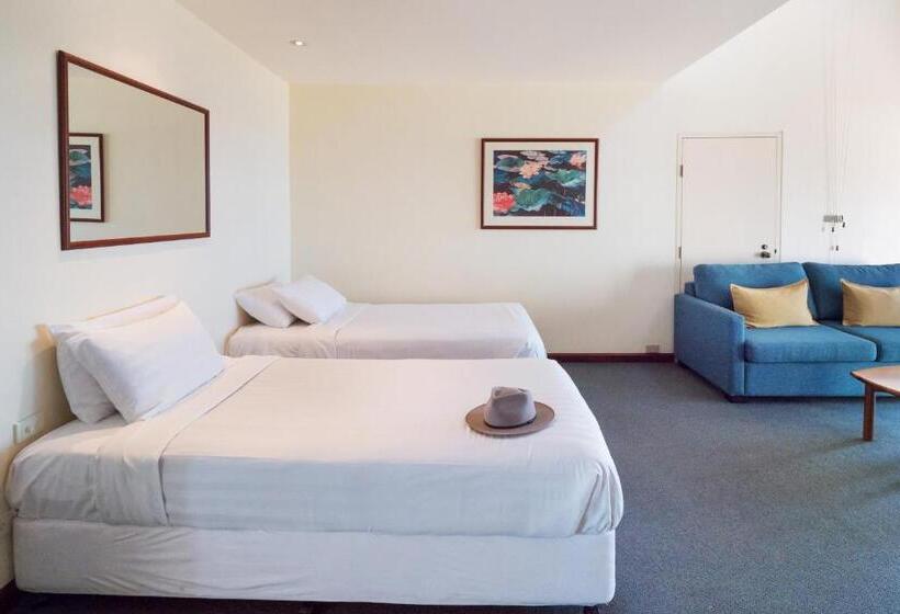 발코니가 있는 스위트, Beach Hotel Resort