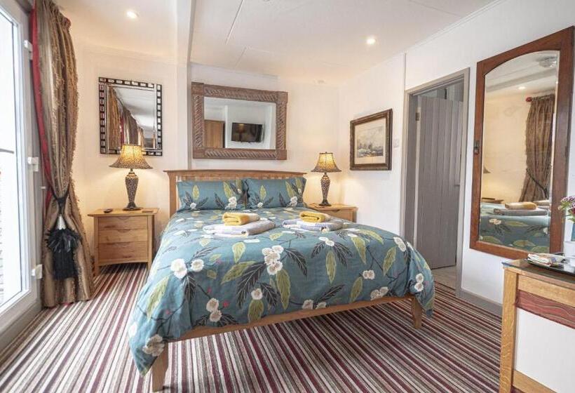 اتاق لوکس با تخت بزرگ, Cornerways Guest House