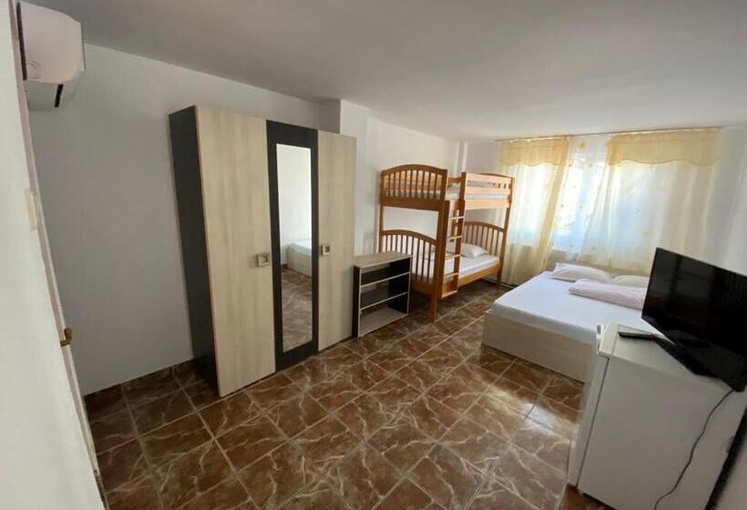 اتاق استاندارد چهار تخته, Casa Ciobi