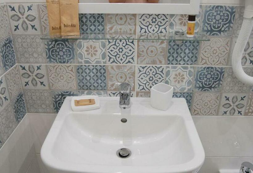 اتاق خانوادگی, B&b Mormina