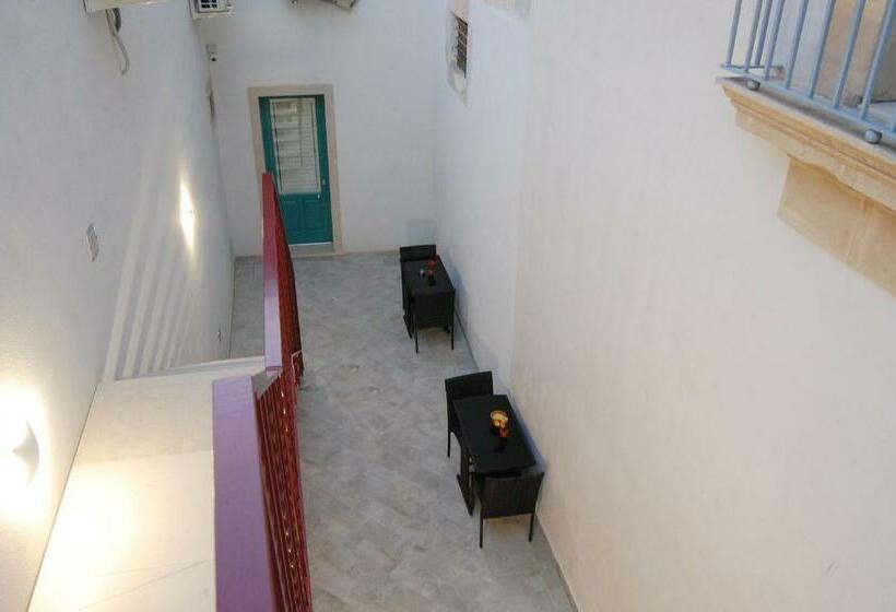 اتاق خانوادگی, B&b Mormina