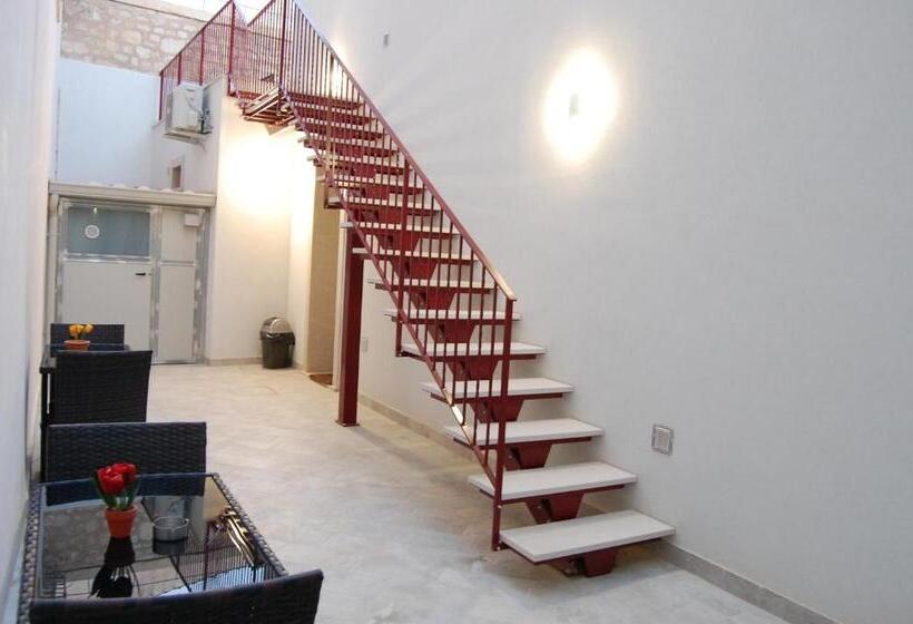 اتاق خانوادگی, B&b Mormina