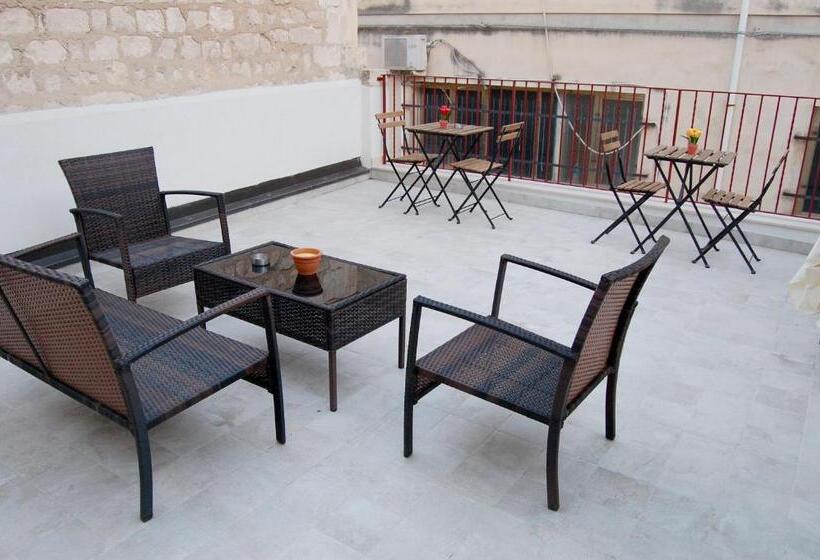 اتاق خانوادگی, B&b Mormina