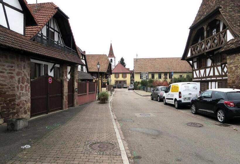 Номер Стандарт, La Cour Des Amis