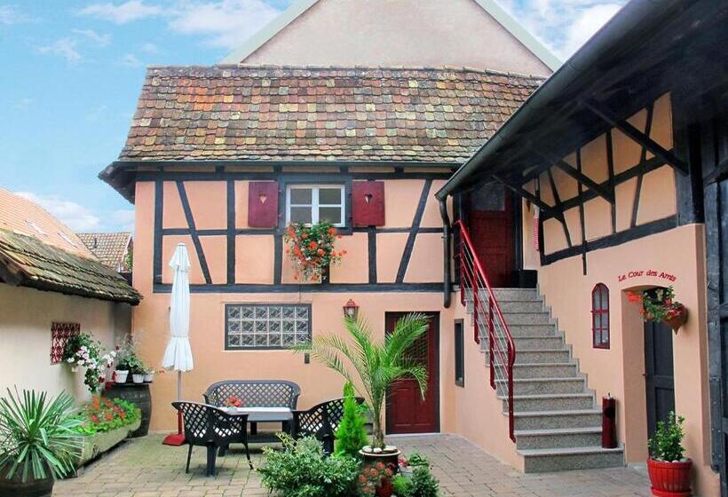 Номер Стандарт, La Cour Des Amis